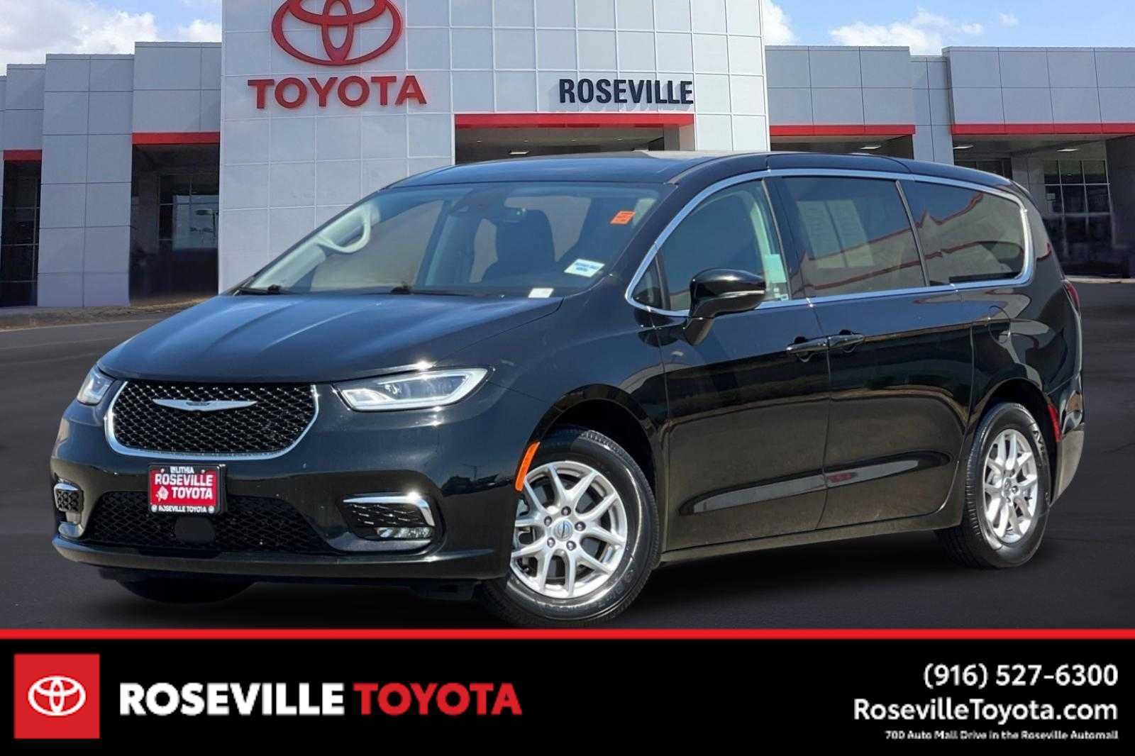 Used 2024 Chrysler Pacifica Touring-L FWD image 1