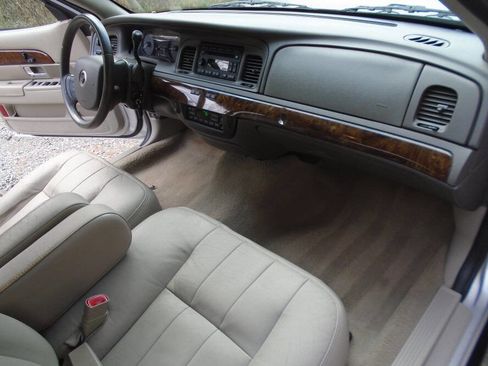 Used 2010 Mercury Grand Marquis LS image 23