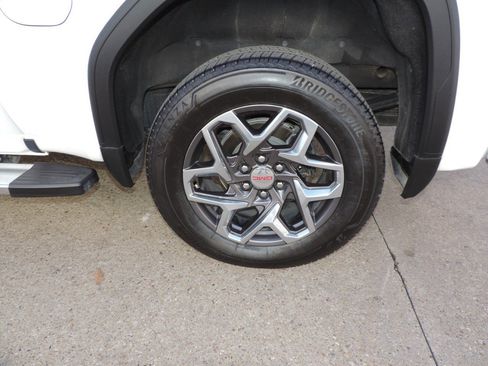 Certified 2023 GMC Sierra 1500 SLT image 7