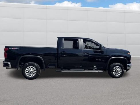 Used 2025 Chevrolet Silverado 2500 LT w/ Convenience Package AWD/4WD image 9