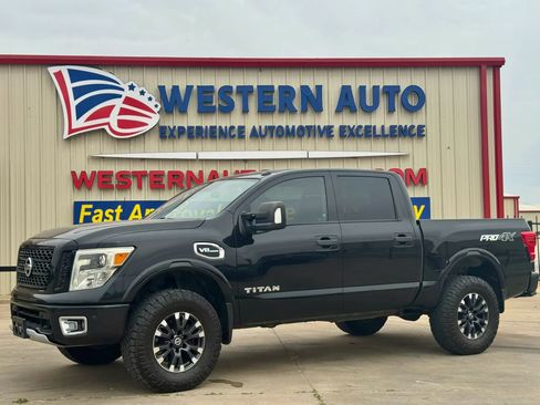 Used 2017 Nissan Titan PRO-4X w/ Pro-4x Convenience Package AWD/4WD image 3