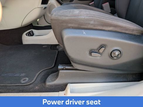 Used 2017 Chrysler Pacifica Touring w/ Tire & Wheel Group FWD image 16