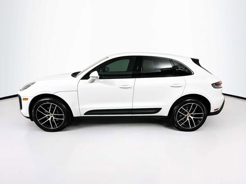 Certified 2025 Porsche Macan image 2