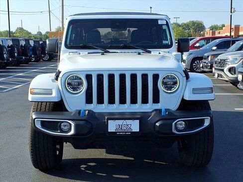 Used 2022 Jeep Wrangler Unlimited Sahara w/ Cold Weather Group image 32