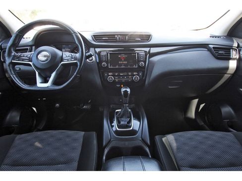 Used 2021 Nissan Rogue Sport SV image 12