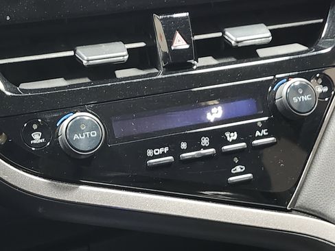 Used 2022 Toyota Camry SE image 24