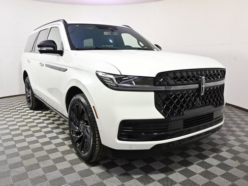 New 2025 Lincoln Navigator Reserve w/ Jet Appearance Package image 9