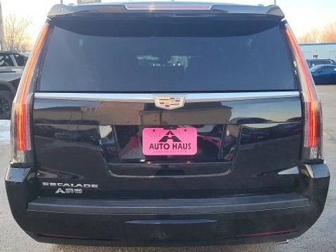 Used 2019 Cadillac Escalade ESV Premium Luxury image 24