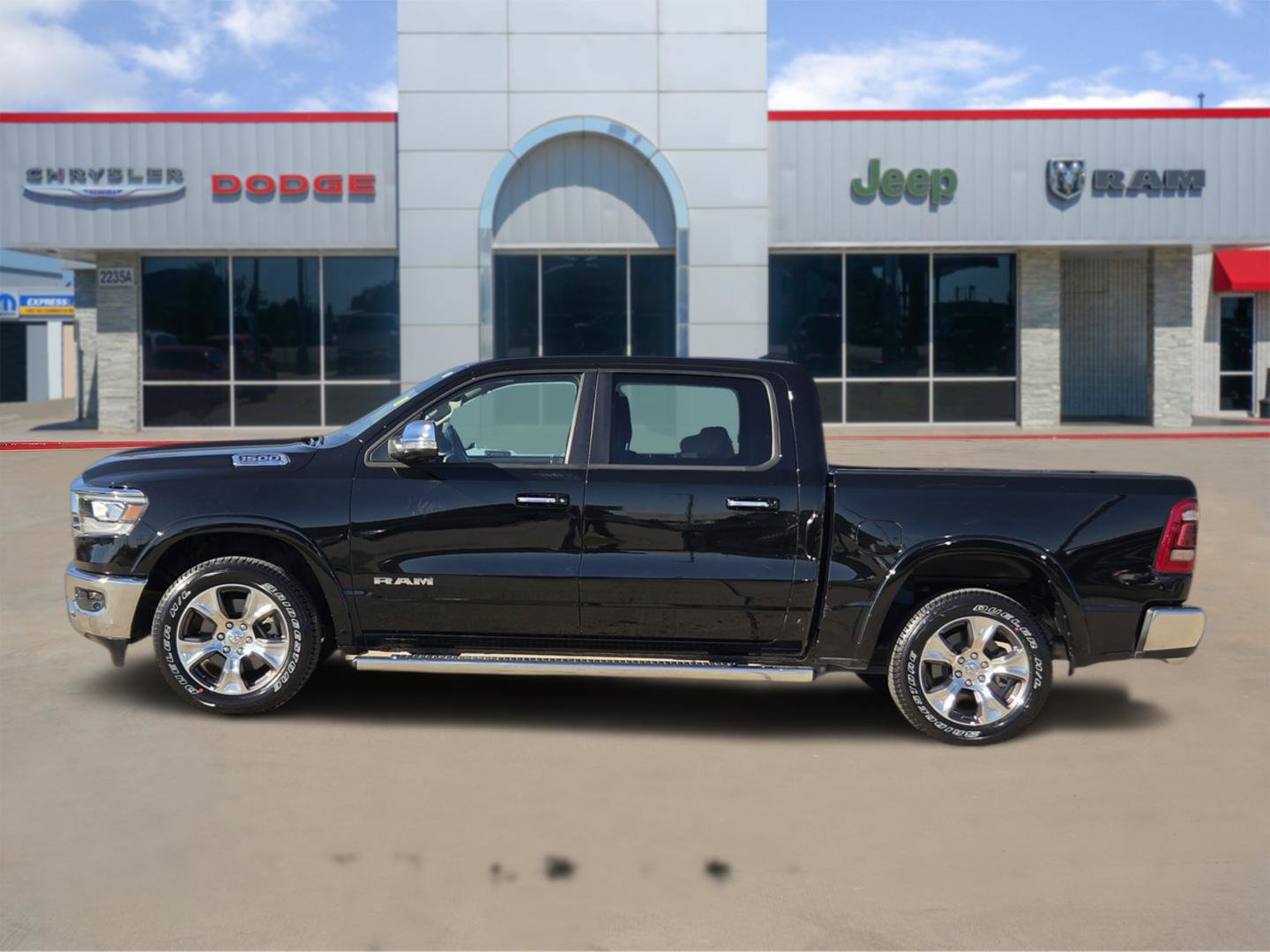 Used 2022 RAM 1500 Laramie AWD/4WD image 3