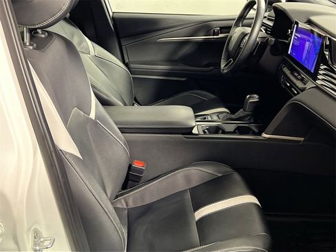 Used 2025 Toyota Camry SE image 28