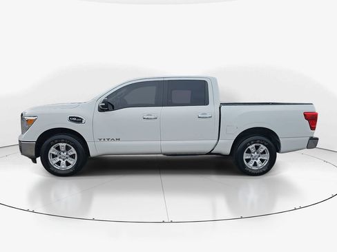 Used 2017 Nissan Titan SV image 9