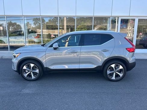 Certified 2025 Volvo XC40 B5 Plus AWD/4WD image 2
