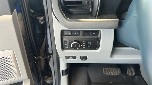 Used 2023 Ford F350 Limited AWD/4WD image 17