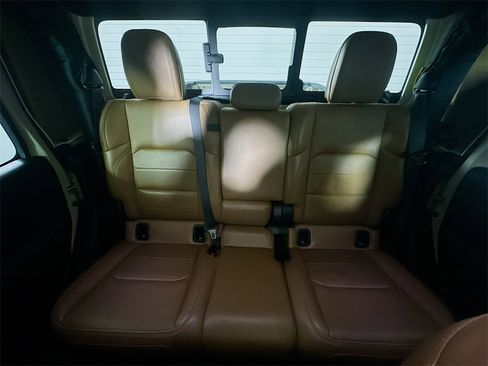 Used 2020 Jeep Gladiator Overland image 13