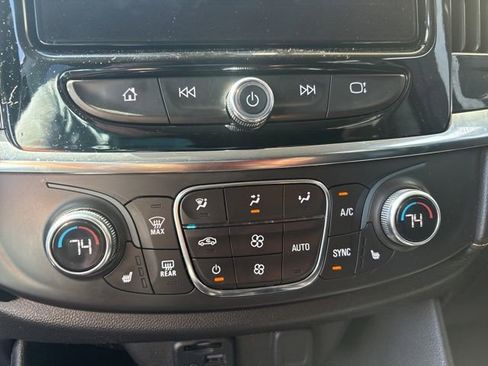 Used 2021 Chevrolet Traverse LT w/ LT Premium Package AWD/4WD image 8