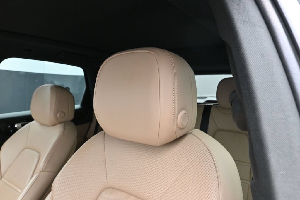 Certified 2022 Porsche Cayenne AWD/4WD image 17