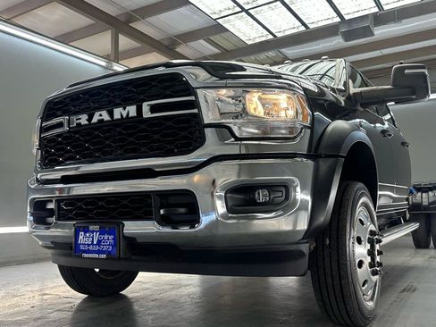 Used 2023 RAM 5500 Tradesman w/ Chrome Appearance Group RWD image 4