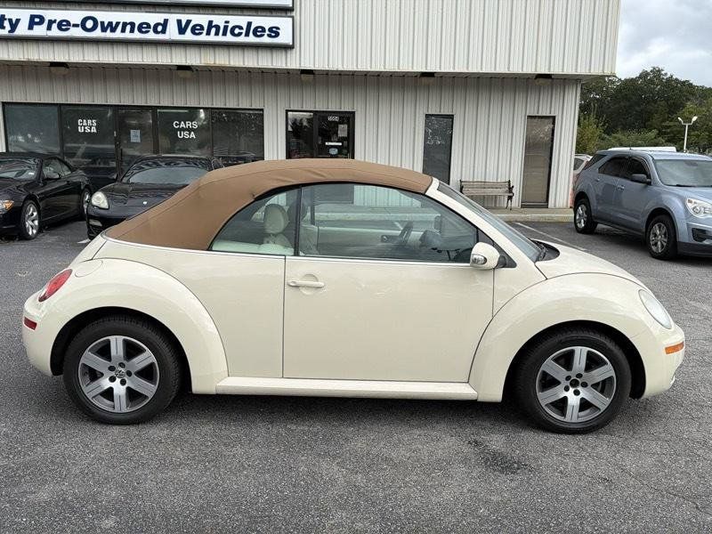 Used 2006 Volkswagen Beetle Convertible w/ Package 1 FWD image 9
