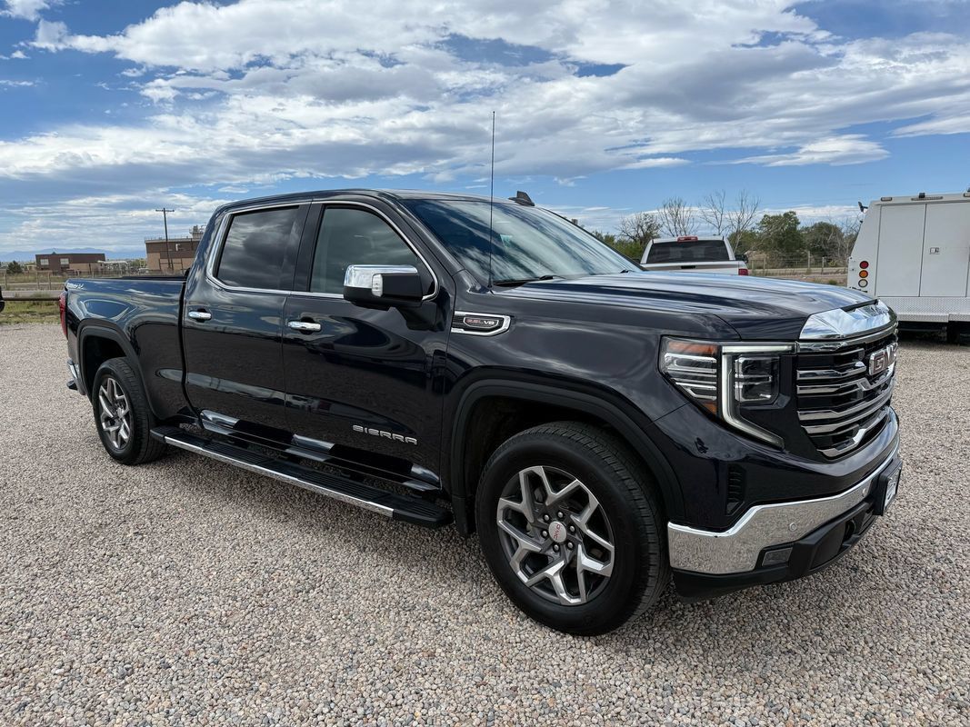 Used 2023 GMC Sierra 1500 SLT w/ SLT Premium Package AWD/4WD image 1