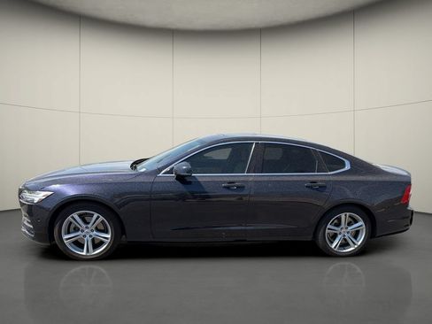 Used 2017 Volvo S90 T5 Momentum w/ Convenience Package FWD image 4