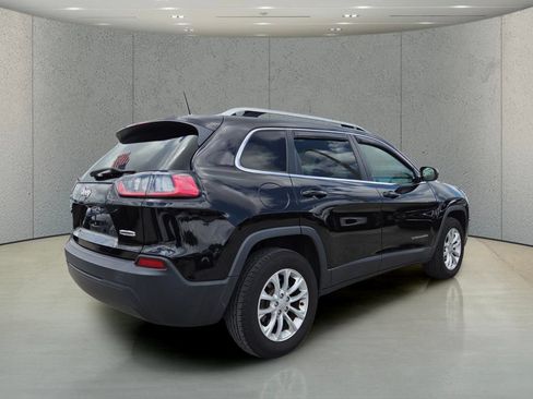 Used 2019 Jeep Cherokee Latitude w/ Cold Weather Group AWD/4WD image 4