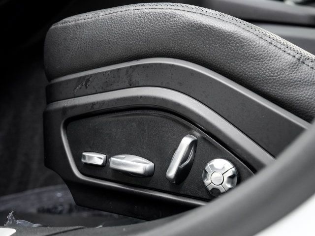 Used 2019 Porsche Panamera 4 AWD/4WD image 11