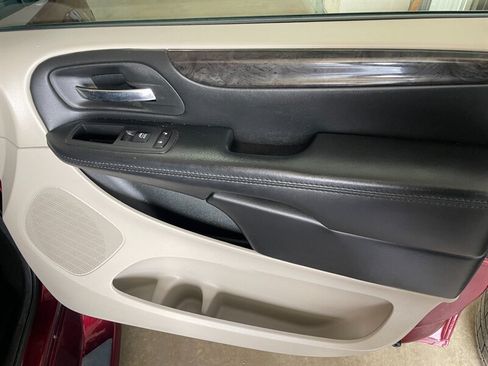 Used 2017 Dodge Grand Caravan SE w/ Power Window Group FWD image 24