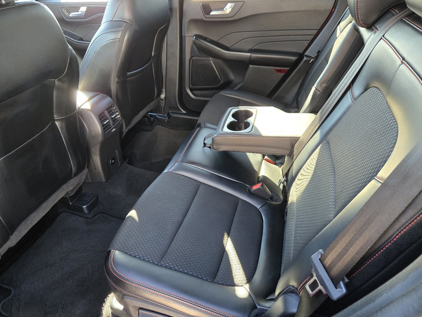 Used 2025 Ford Escape ST-Line Select AWD/4WD image 31