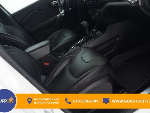 Used 2019 Jeep Cherokee Limited AWD/4WD image 8
