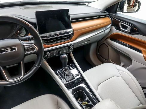 Used 2022 Jeep Compass Limited image 13