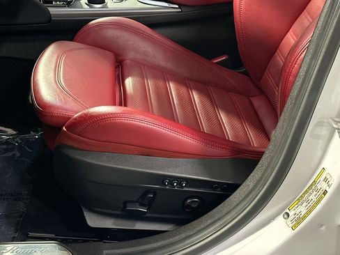 Used 2022 Alfa Romeo Giulia Veloce image 14