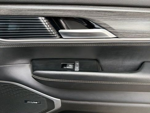 Used 2024 Jeep Wagoneer Series II w/ Flexible Seating Group image 28