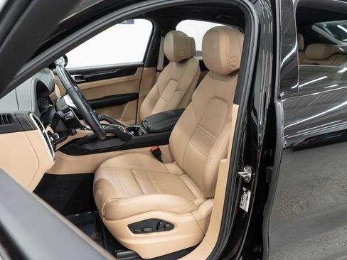 Used 2023 Porsche Cayenne Platinum Edition AWD/4WD image 8