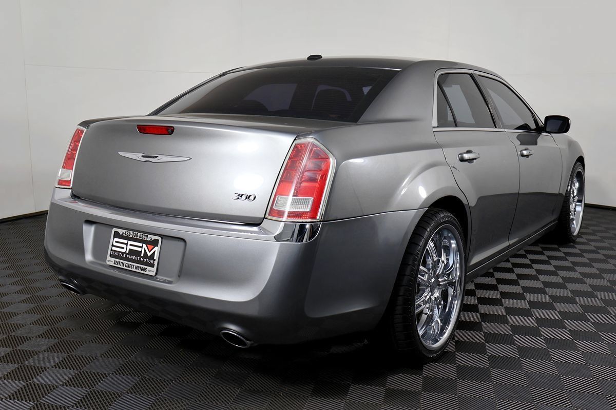 Used 2012 Chrysler 300 RWD image 9