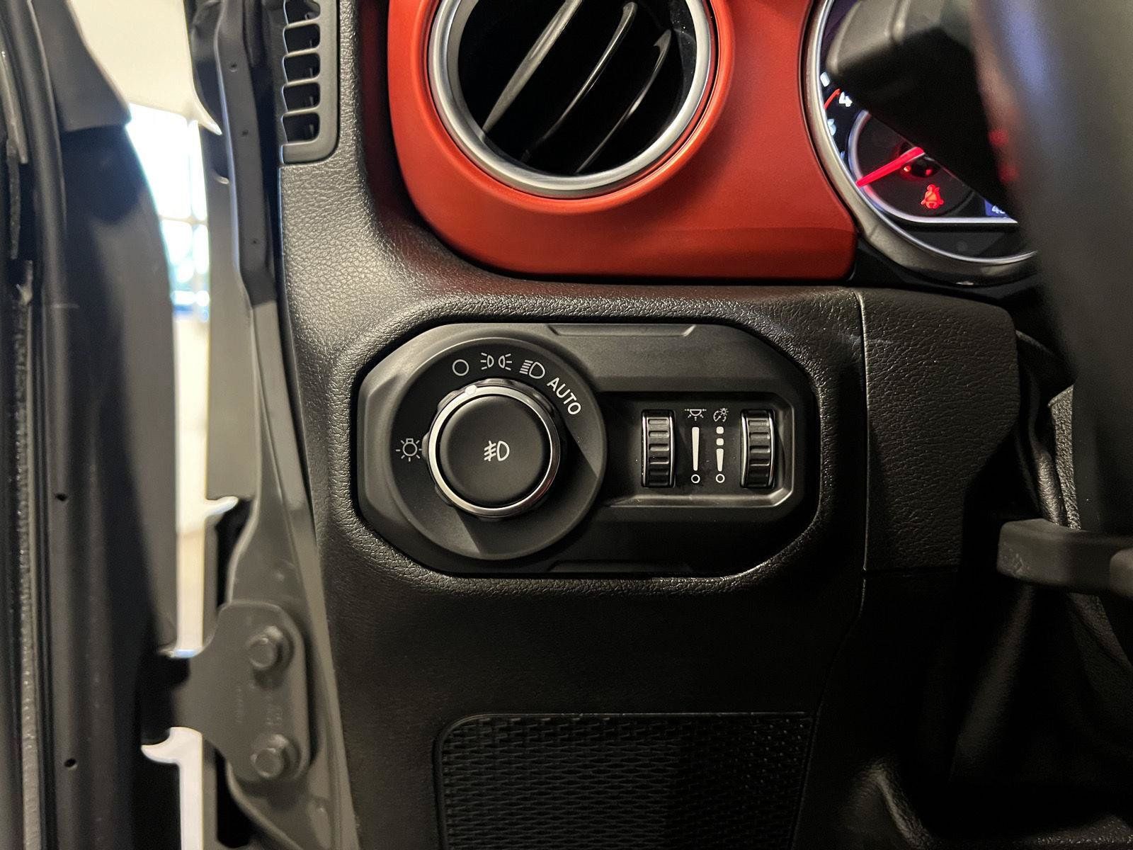 Used 2020 Jeep Wrangler Unlimited Rubicon AWD/4WD image 16