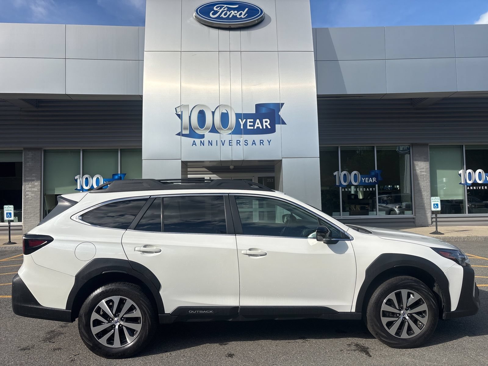 Used 2024 Subaru Outback Premium AWD/4WD image 2