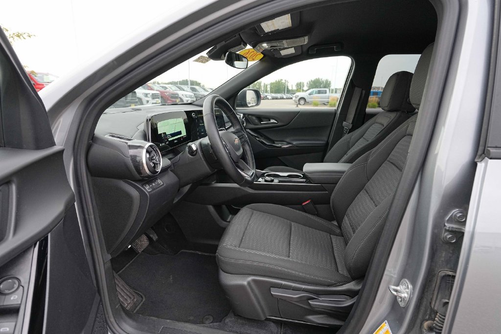 Used 2026 Chevrolet Equinox LT AWD/4WD image 17
