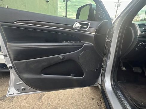 Used 2018 Jeep Grand Cherokee Limited w/ Luxury Group II image 21