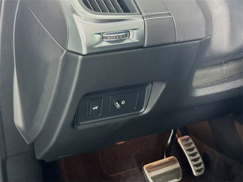 New 2024 Jaguar E-PACE R-Dynamic SE image 10