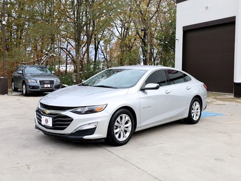Used 2019 Chevrolet Malibu LT w/ Driver Confidence Package II FWD image 3
