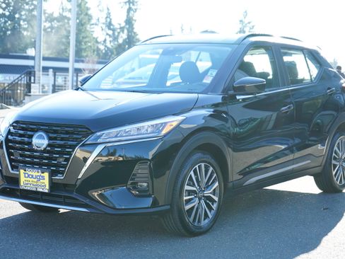 Used 2024 Nissan Kicks SR image 7