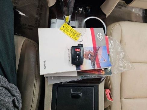 Used 2013 Toyota Camry XLE FWD image 23