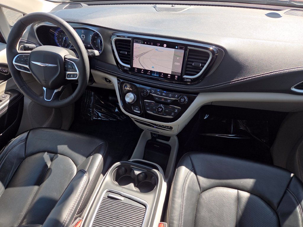 Used 2022 Chrysler Pacifica Touring-L w/ Uconnect Theater Family Group FWD image 28