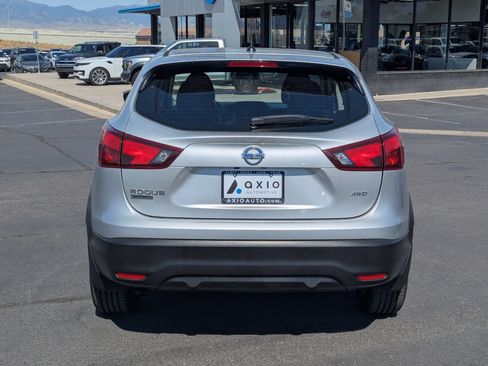 Used 2019 Nissan Rogue Sport S w/ Appearance Package AWD/4WD image 5
