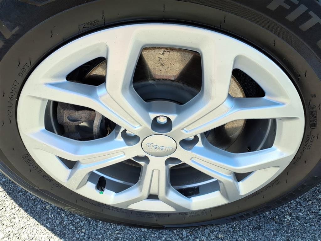 Used 2024 Jeep Compass Latitude AWD/4WD image 11
