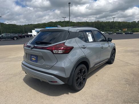 Used 2023 Nissan Kicks SR w/ SR Premium Package FWD image 4