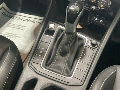 Certified 2023 Volkswagen Jetta SE w/ Panoramic Sunroof Package FWD image 19