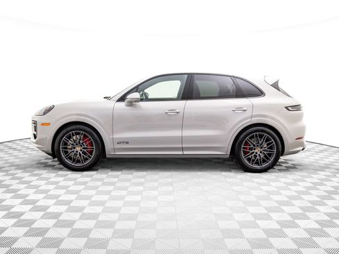 New 2026 Porsche Cayenne GTS image 2