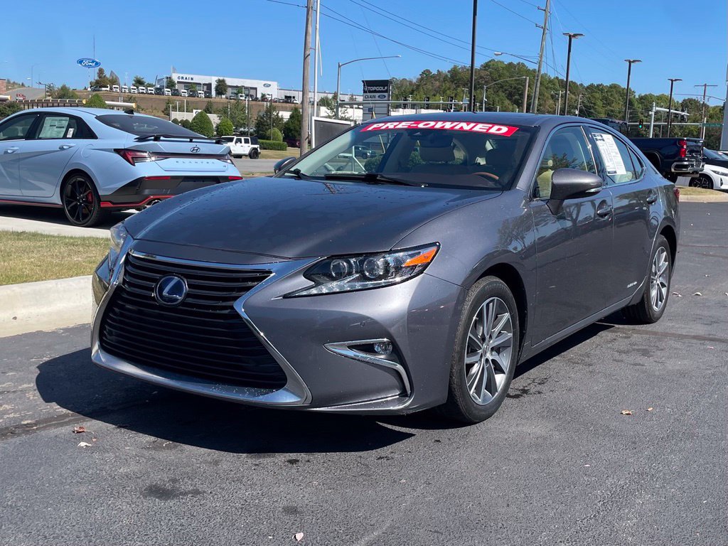 Used 2016 Lexus ES 300h w/ Luxury Package w/Wood Trim FWD image 4