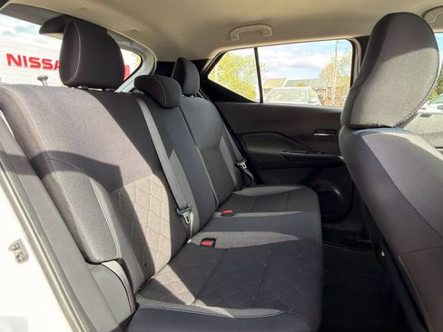 Used 2019 Nissan Kicks SV image 18